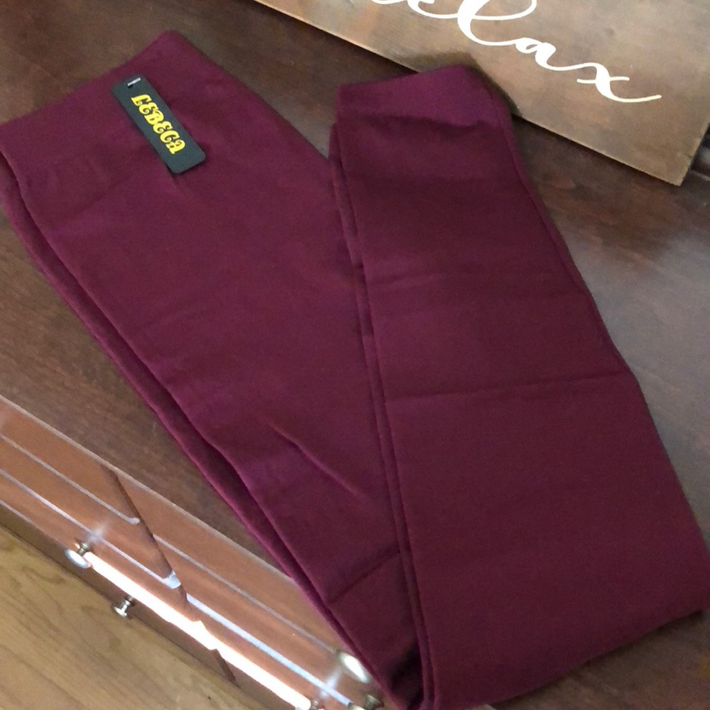 NWT burgundy fleece lined leggings